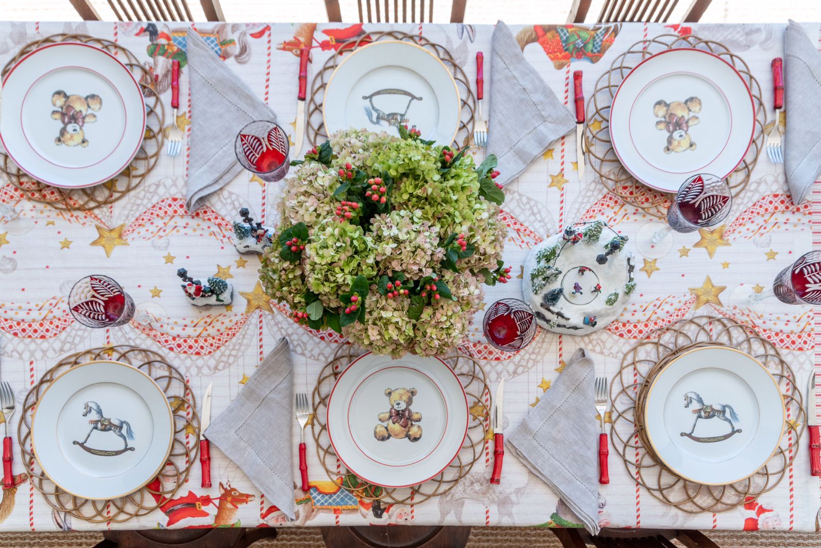 Elegância à mesa: Como montar uma inesquecível mesa posta de Natal