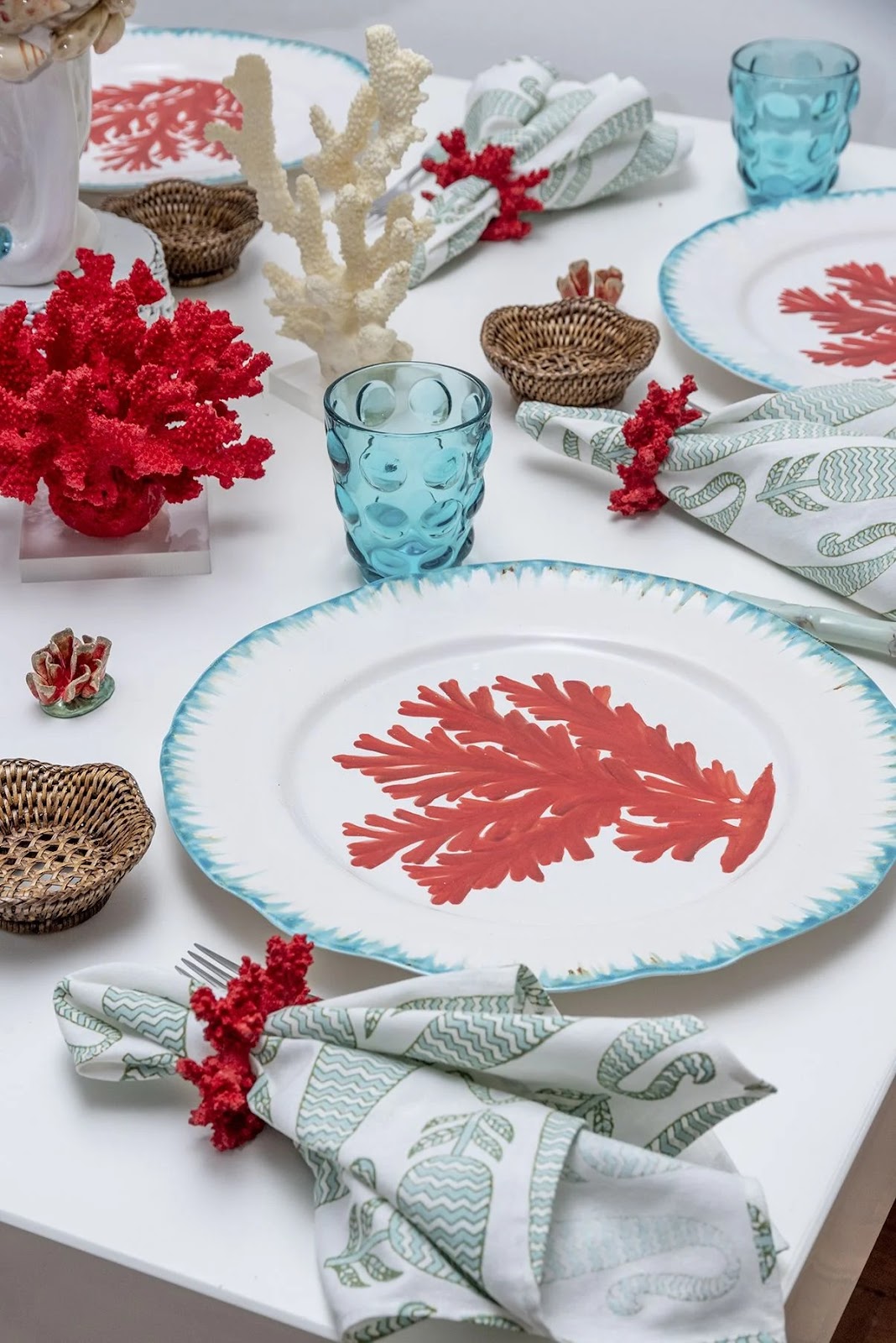 Sousplat: Saiba como usar esses acessórios para uma mesa posta impecável