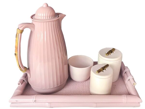 Servindo com charme: Dicas para usar bandejas na decoração