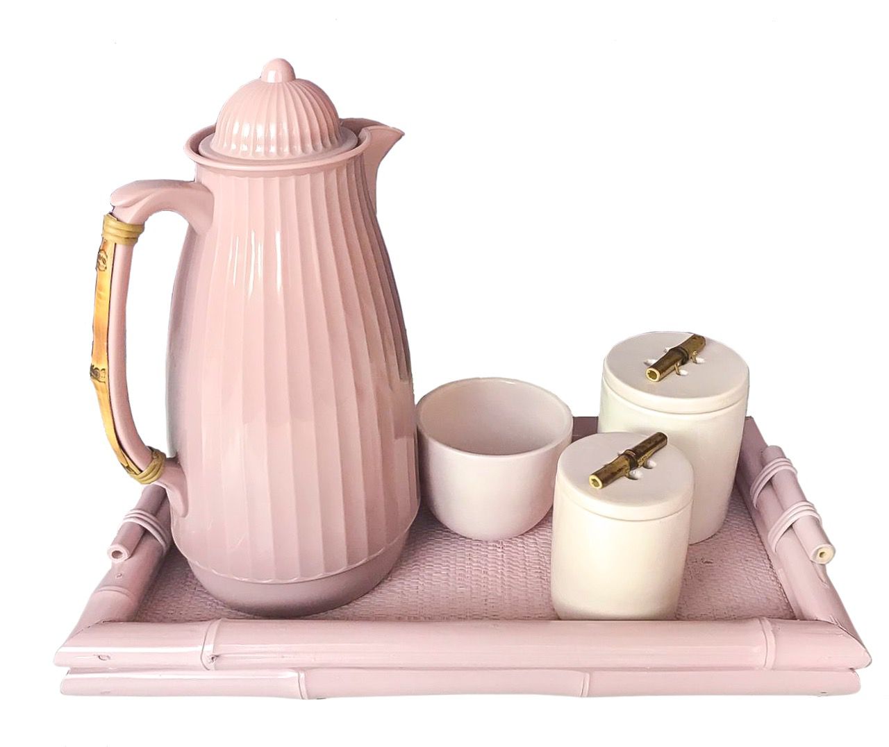 Servindo com charme: Dicas para usar bandejas na decoração