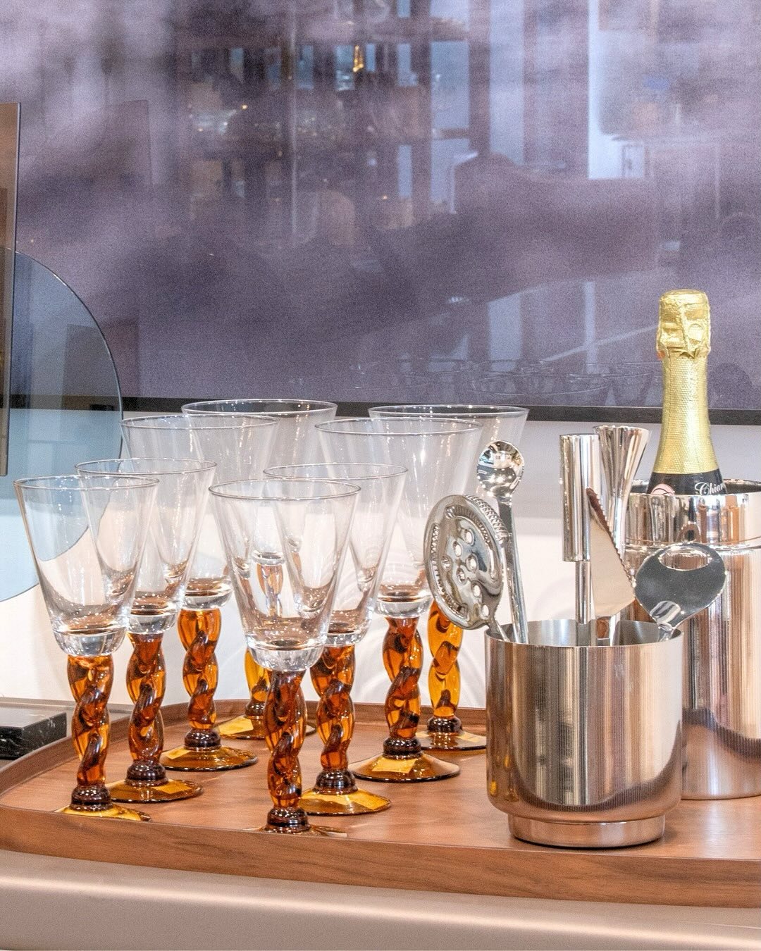 Descubra como valorizar bebidas e recepções com copos e taças