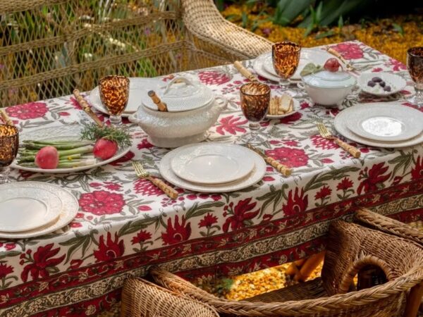 Toalhas de mesa estampadas: Floral, xadrez ou listrada? Saiba como escolher a ideal
